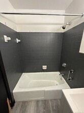 1660 E Main St, Unit 4L in Waterbury, CT - Building Photo - Building Photo