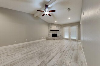34 E Wandering Oak Dr in Spring, TX - Building Photo - Building Photo