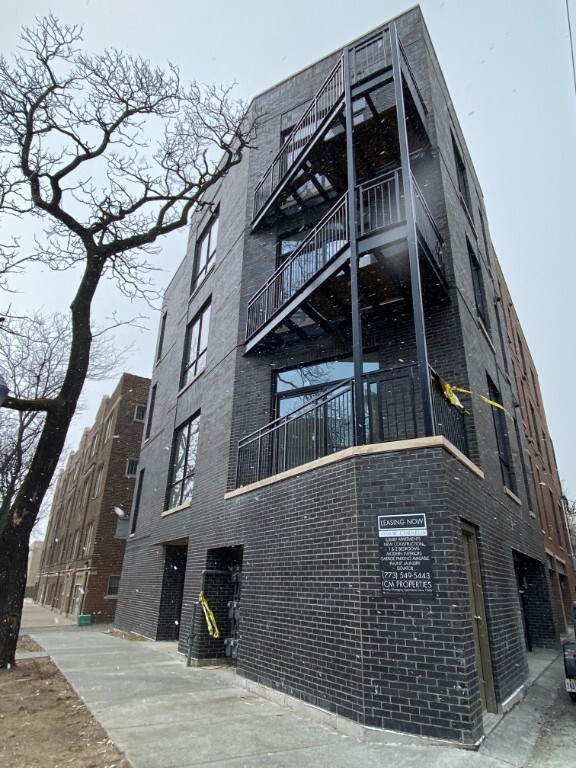 1050 W Cornelia Ave, Unit 1BD in Chicago, IL - Building Photo - Building Photo