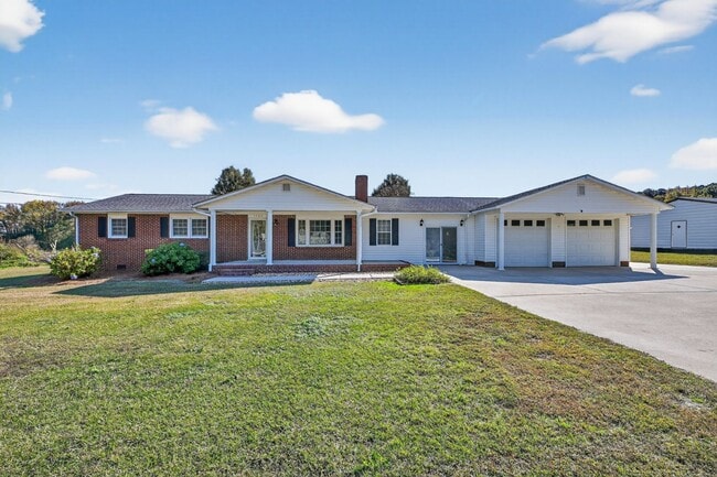 property at 1580 N Honeycutt St