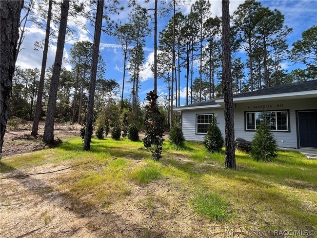 748 N Heathrow Dr in Lecanto, FL - Building Photo - Building Photo