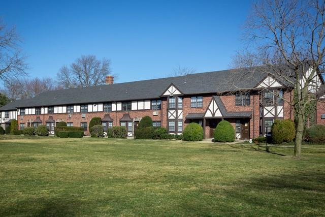1525 August Rd in Babylon, NY - Building Photo