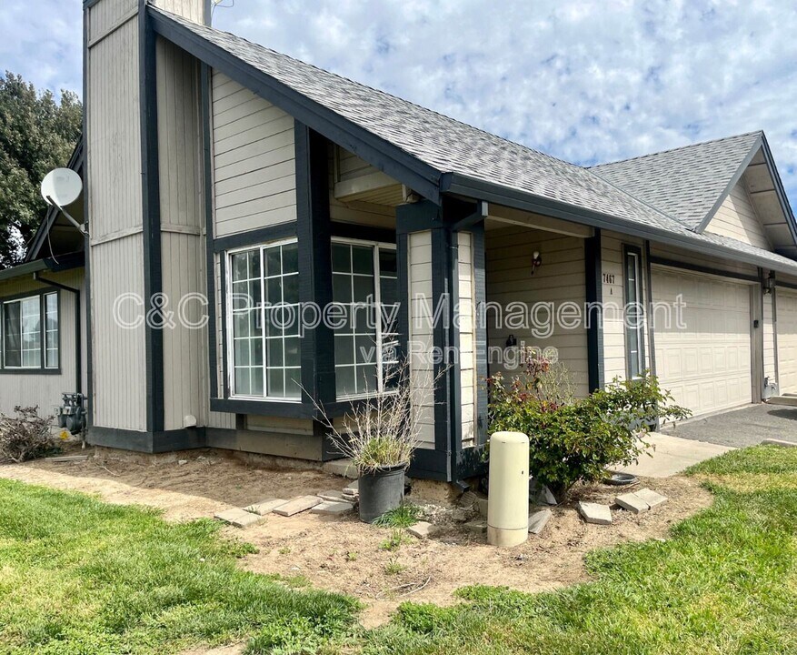 7467 Power Inn Rd in Sacramento, CA - Building Photo