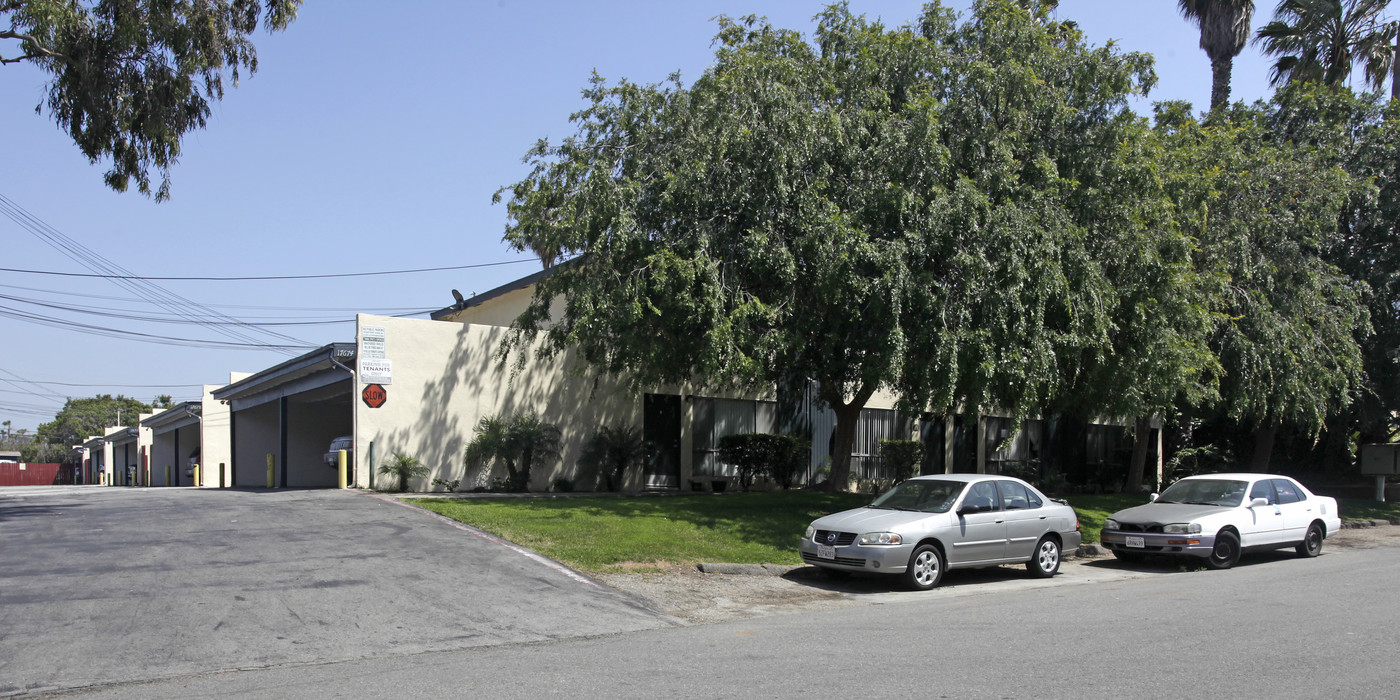 17674-17690 Van Buren St in Huntington Beach, CA - Building Photo