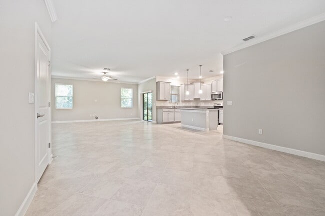 1650 Roseville St in Lutz, FL - Building Photo - Building Photo
