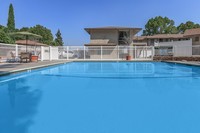 Woodglen Apartment Homes in West Covina, CA - Foto de edificio - Building Photo