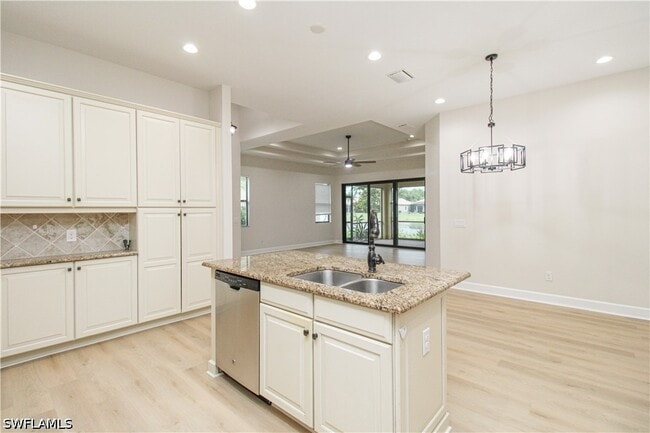 9122 Isla Bella Cir in Bonita Springs, FL - Building Photo - Building Photo