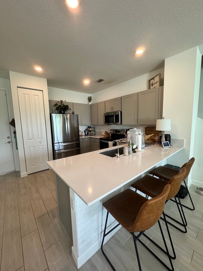 1011 White Oak Ter in Riviera Beach, FL - Foto de edificio - Building Photo