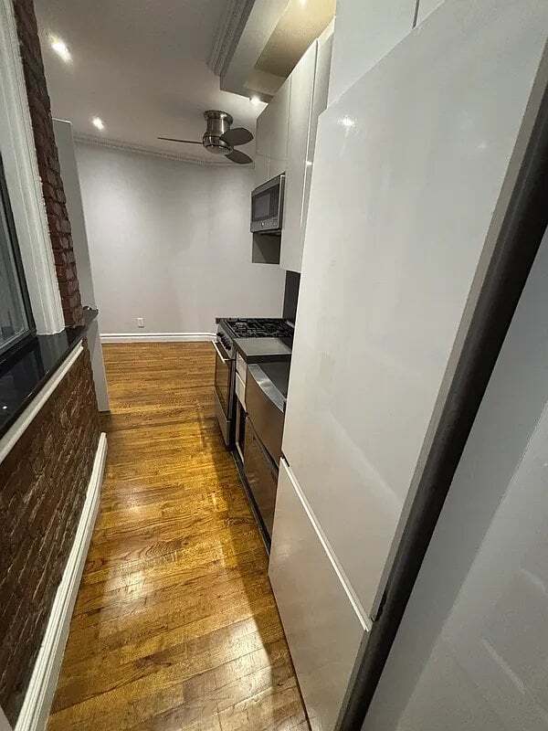 410 E 13th St in New York, NY - Building Photo - Building Photo
