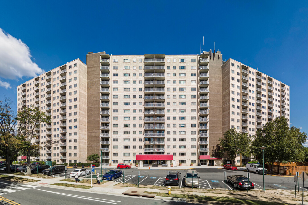 Park Place Condominium in Alexandria, VA - Building Photo