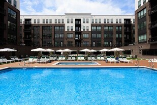 Essex in Columbus, OH - Building Photo