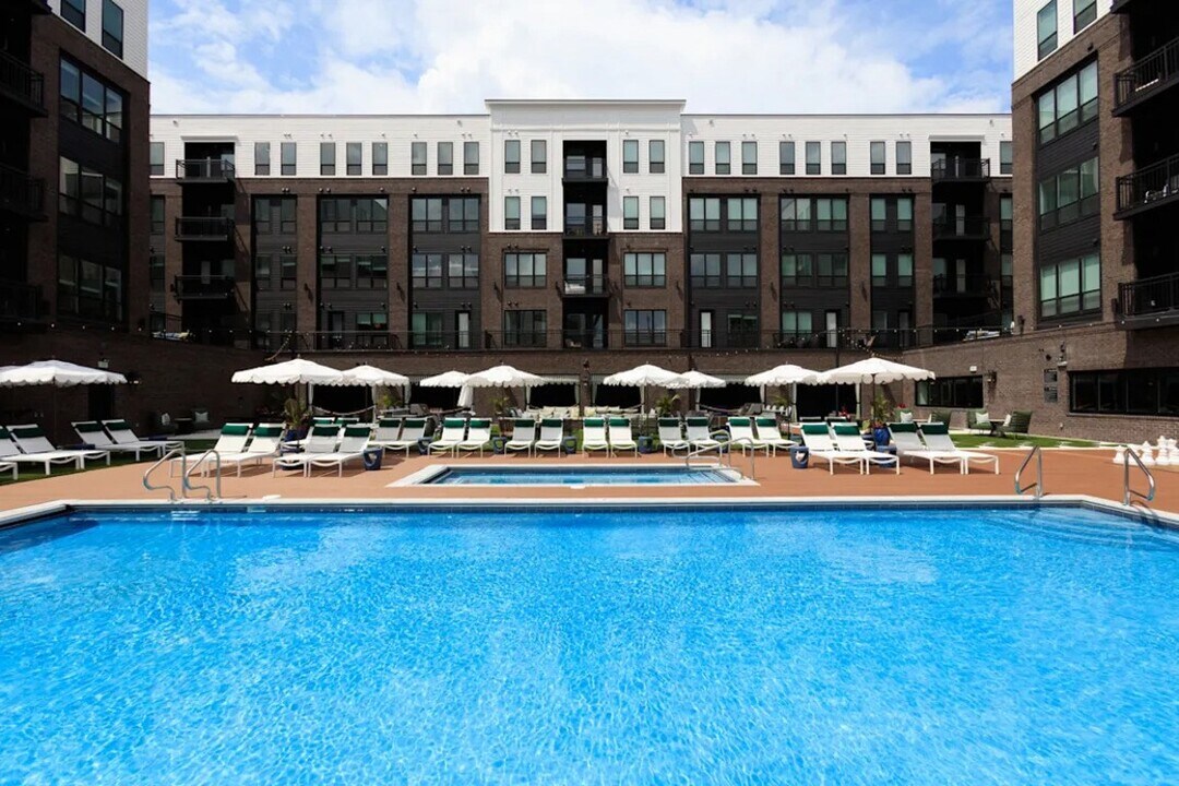 Essex in Columbus, OH - Foto de edificio
