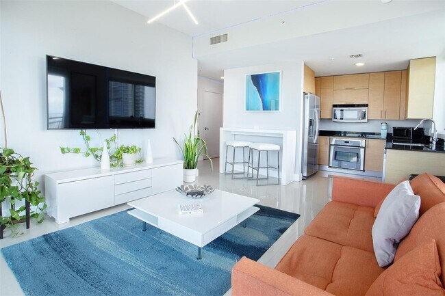 60 SW 13th St, Unit 2001 in Miami, FL - Building Photo - Building Photo