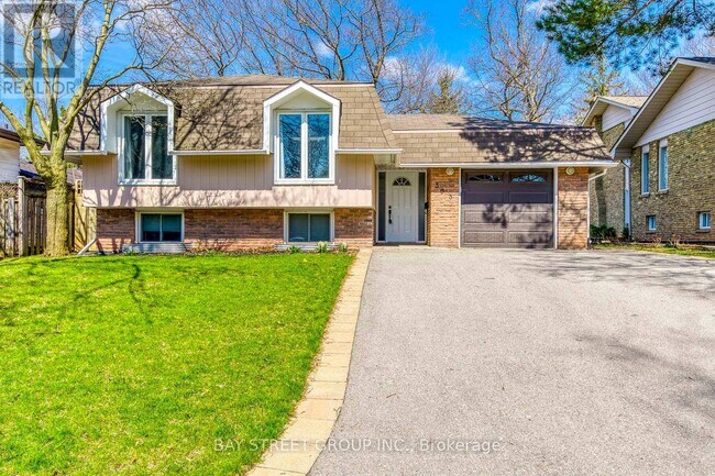 393 Eton Pl in Oakville, ON - Building Photo - Building Photo