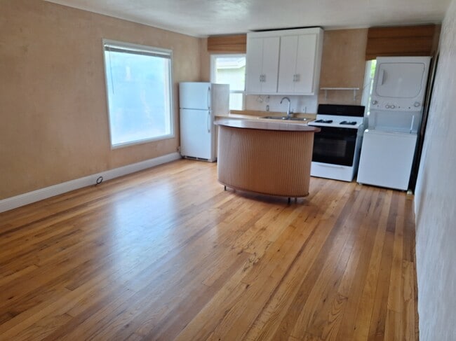 633 Trevethan Ave, Unit Alley in Santa Cruz, CA - Foto de edificio - Building Photo