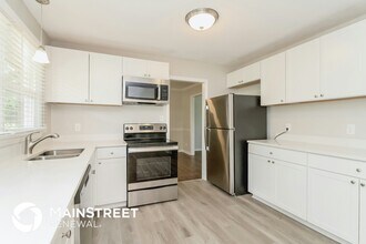 999 Nottingham Rd in High Point, NC - Building Photo - Building Photo