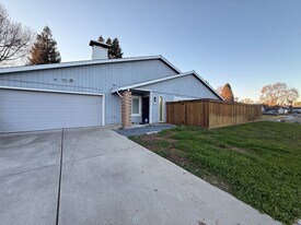 3049 Funston Dr in Sacramento, CA - Building Photo