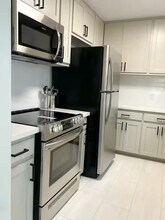 1228 2nd Ave S, Unit B in Texas City, TX - Building Photo - Building Photo
