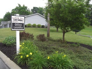 Rolling Hills Townhomes and Cottages in Parkersburg, WV - Foto de edificio - Building Photo