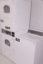 88 Fulton St in New York, NY - Building Photo - Building Photo