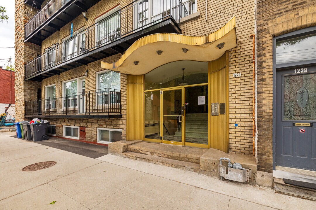 1225 Gilford Rue in Montréal, QC - Building Photo