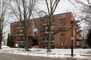 443 Pearl St in Burlington, ON - Building Photo