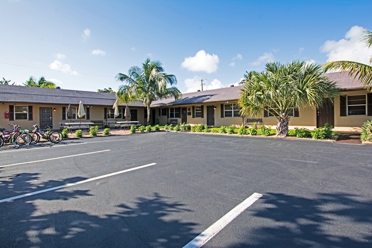 330 Wickline Blvd in Lantana, FL - Building Photo