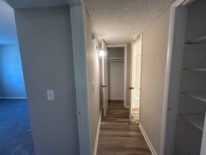 300 Berkley Dr in Nashville, TN - Foto de edificio - Building Photo