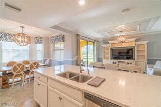 9590 Trevi Ct in Naples, FL - Foto de edificio - Building Photo