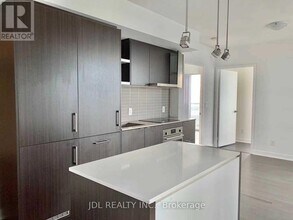 88 Harbour St in Toronto, ON - Building Photo - Building Photo