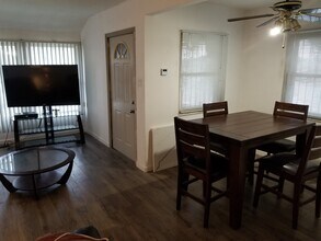 2153 Findlay Ave, Unit 1 in Monterey Park, CA - Foto de edificio - Building Photo