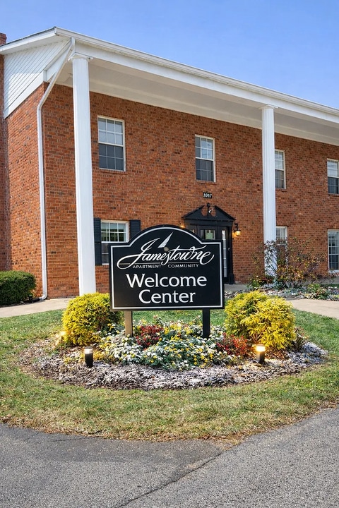 Jamestowne Apartments in Indianapolis, IN - Foto de edificio