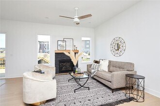 454 S 91st St in West Des Moines, IA - Building Photo - Building Photo