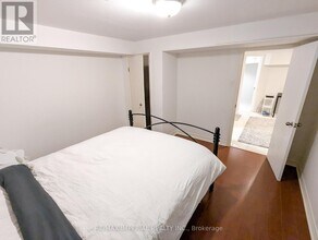 329 Homewood Ave in Toronto, ON - Building Photo - Building Photo