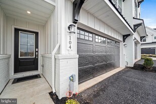 104 Lizabetta Ln in King of Prussia, PA - Building Photo