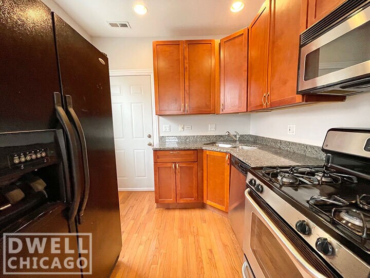 6350 N Claremont Ave in Chicago, IL - Building Photo