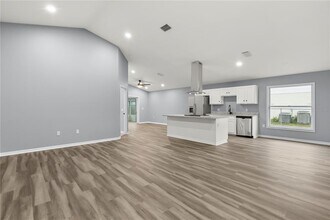 460 Martigues Dr in Kissimmee, FL - Building Photo - Building Photo