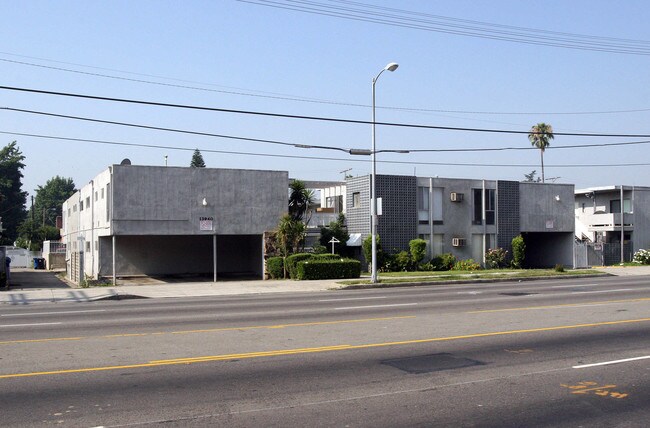 13940 Sherman Way in Van Nuys, CA - Building Photo - Building Photo