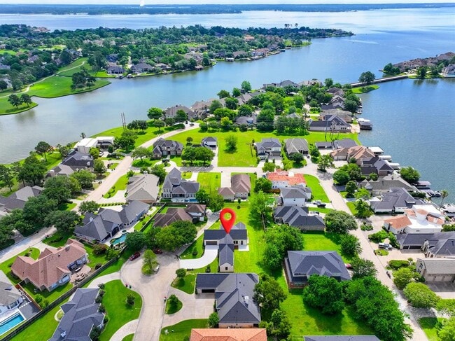 property at 32 Englewood Ct