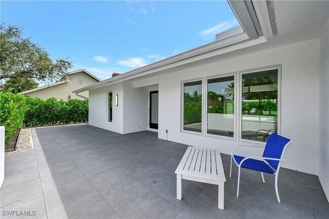 property at 2517 Kings Lake Blvd