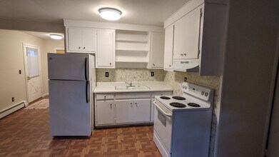 24 Milltown Rd in North Stonington, CT - Building Photo - Building Photo