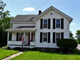 163 N Mecca St, Unit 1st floor home in Cortland, OH - Building Photo