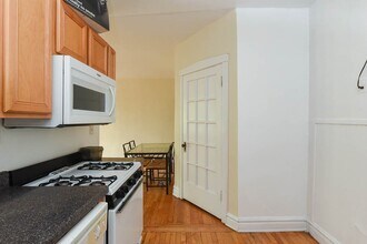 3902 W Argyle St, Unit A4 in Chicago, IL - Building Photo - Building Photo