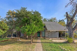 6901 Woodhue Dr in Austin, TX - Building Photo