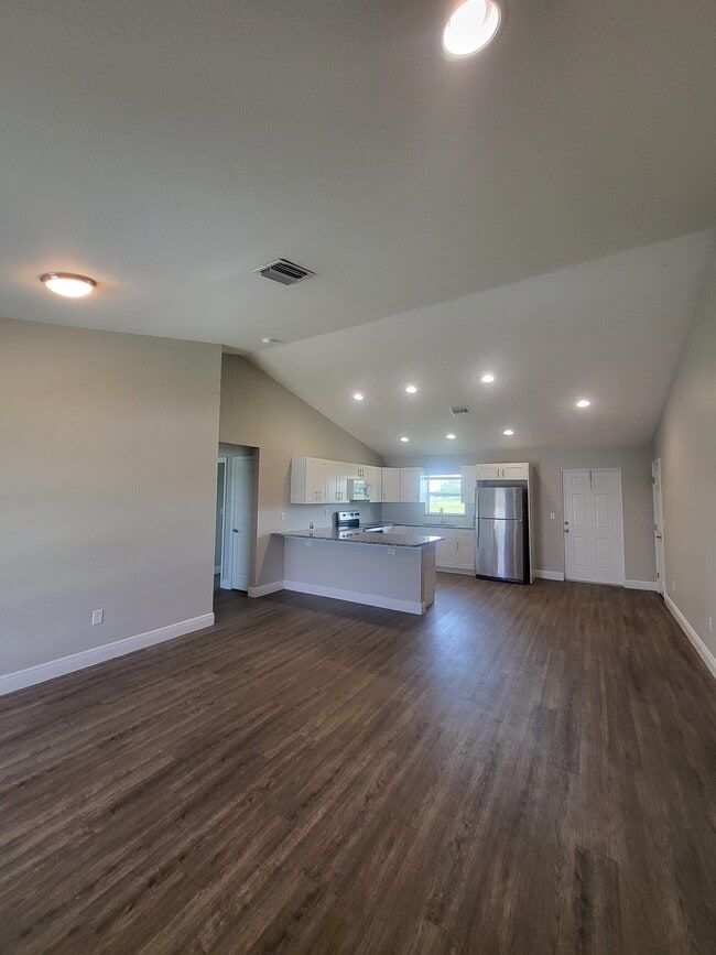 8309 Lena Ct in La Belle, FL - Building Photo - Building Photo
