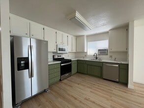 1125 Cherry Ln in Tehachapi, CA - Building Photo - Building Photo