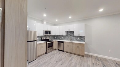 340 West Side Ave in Jersey City, NJ - Building Photo - Building Photo