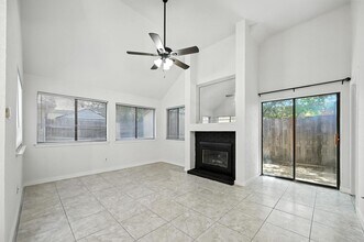 4901 Tree Top Ln in Garland, TX - Foto de edificio - Building Photo