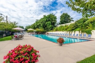 Wayne Village Apartments in Wayne, NJ - Building Photo