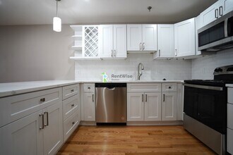 1198 Commonwealth Ave, Unit 35 in Boston, MA - Building Photo - Building Photo